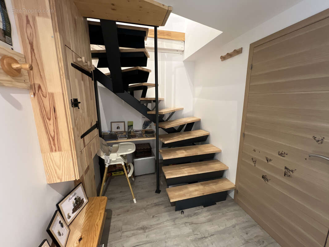 Maison à SAINT-JULIEN-MOLIN-MOLETTE