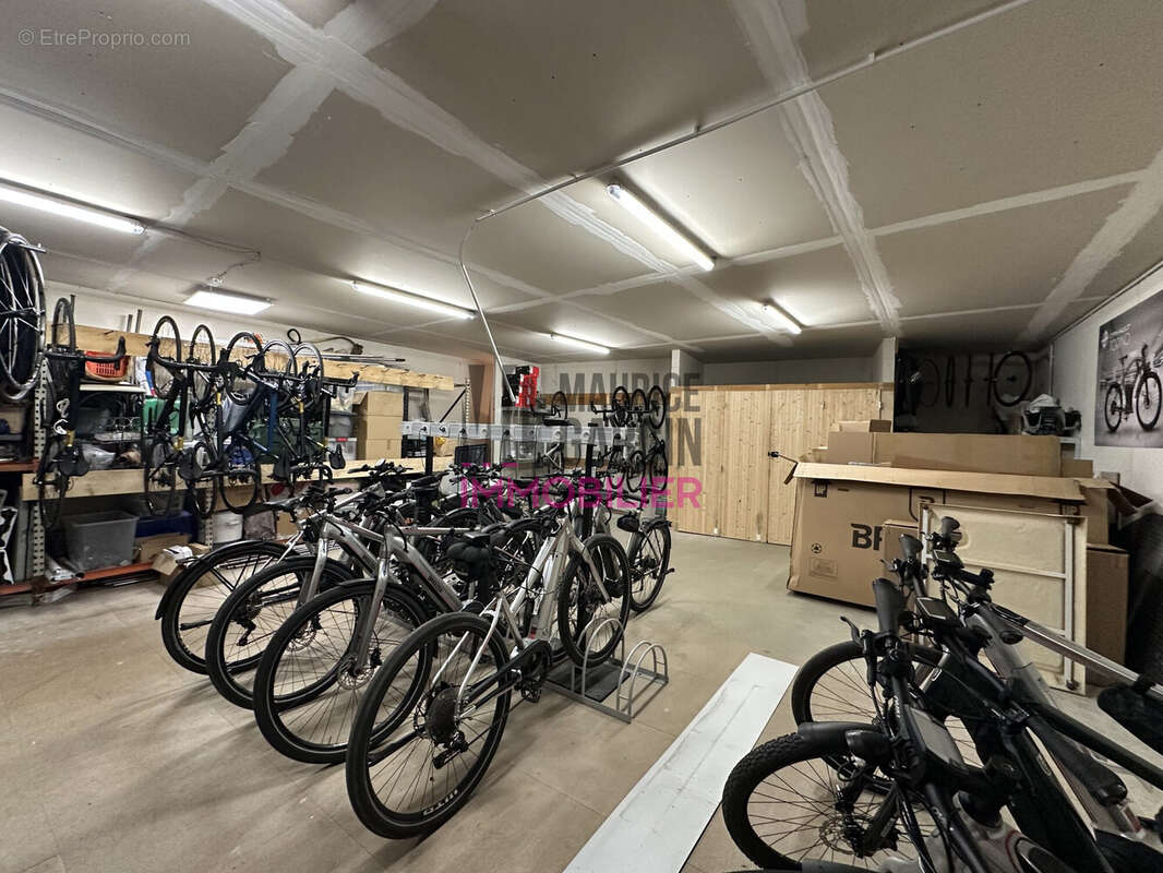 Commerce à MALAUCENE