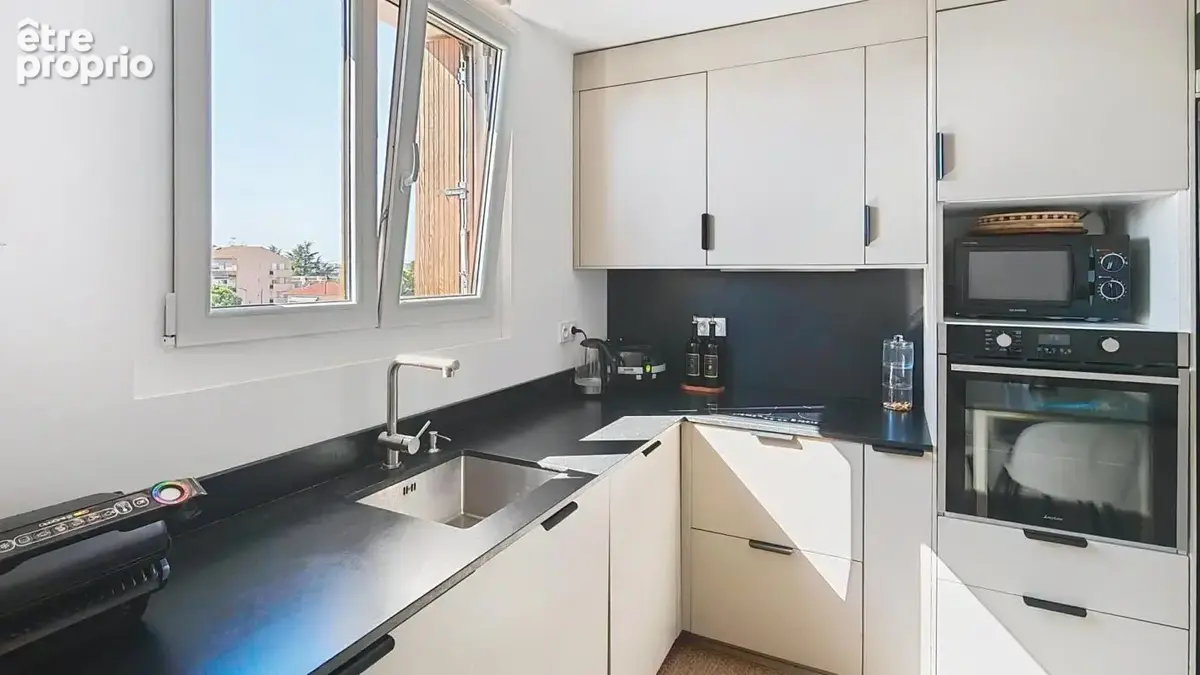 Saint-Raphaël (83700) – T3 rénové avec goût + terrasse sans vis-à-vis + cave - photo 4