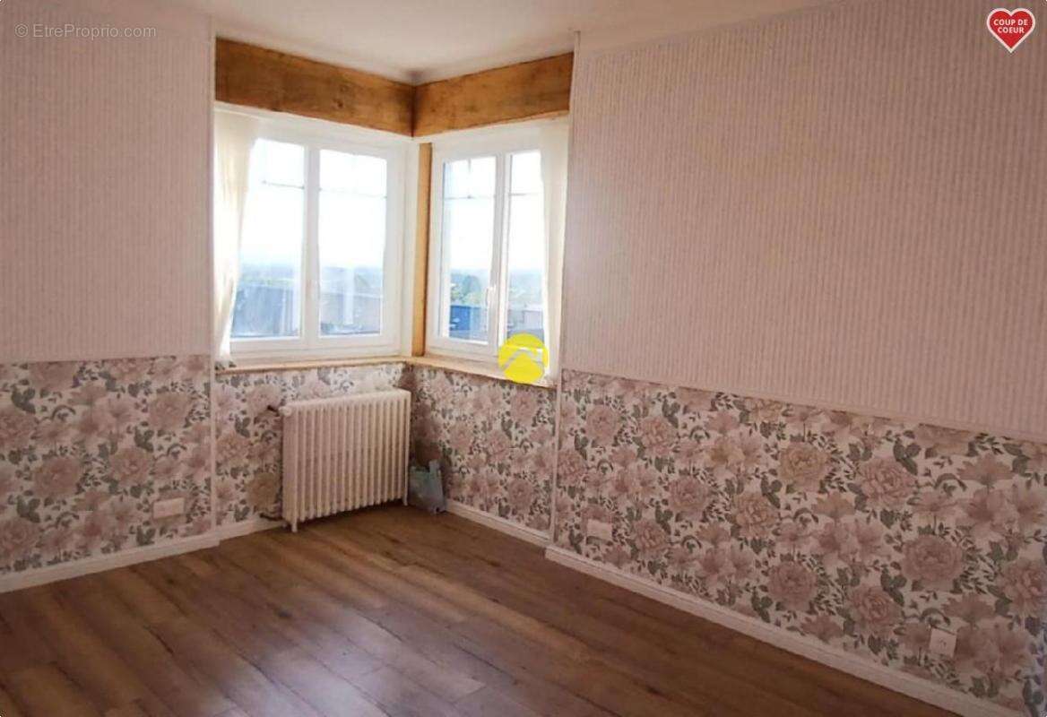 Maison à SAINT-ETIENNE-DE-FURSAC