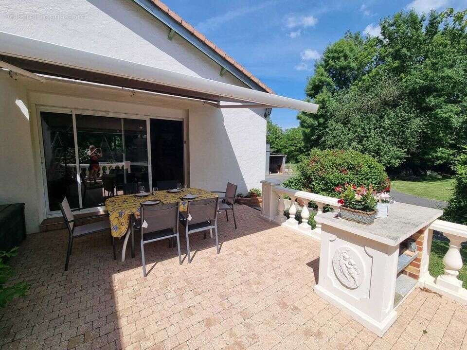 Maison à SAINT-QUENTIN-EN-MAUGES