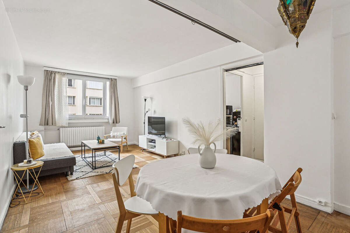 Appartement à PARIS-15E