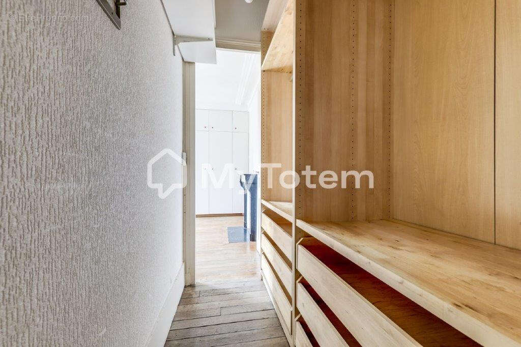 Appartement à PARIS-17E