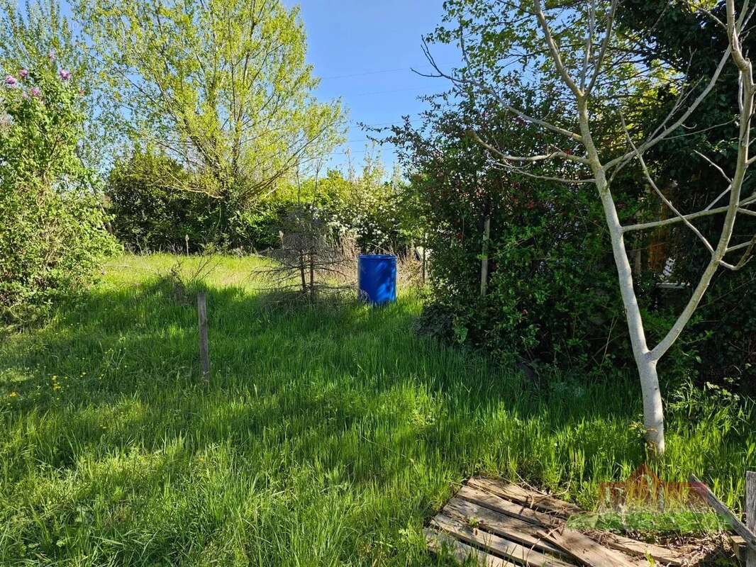 CHASSE SUR RHONE - Terrain à bâtir de 604 m² partiellement viabilisé. - photo 2