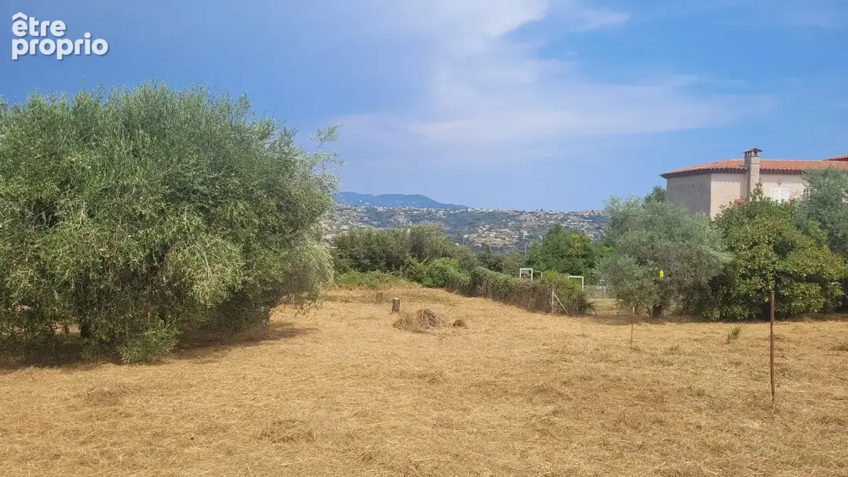 Terrain à bâtir de 856 m² à SAINT-LAURENT-DU-VAR (06) - photo 2
