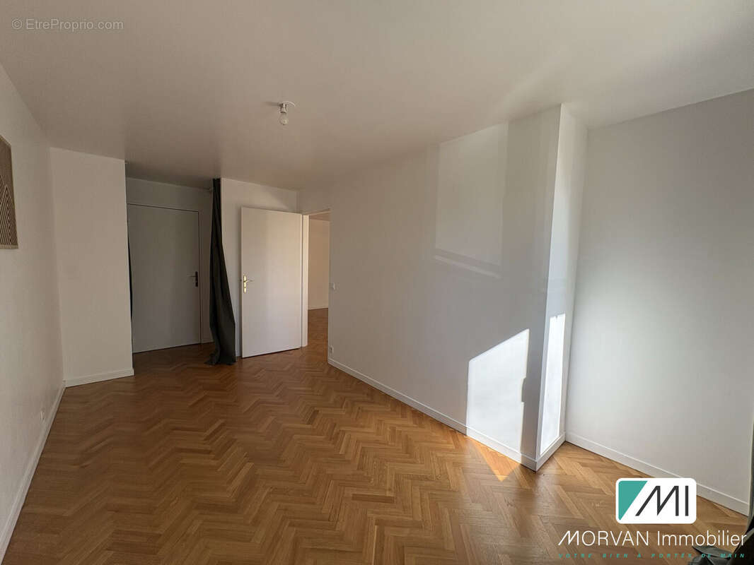 Appartement à LE MESNIL-SAINT-DENIS
