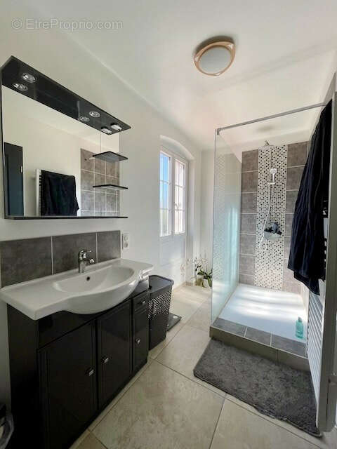 Maison familiale avec appartement et piscine sur 3020m2 de terrain - photo 11
