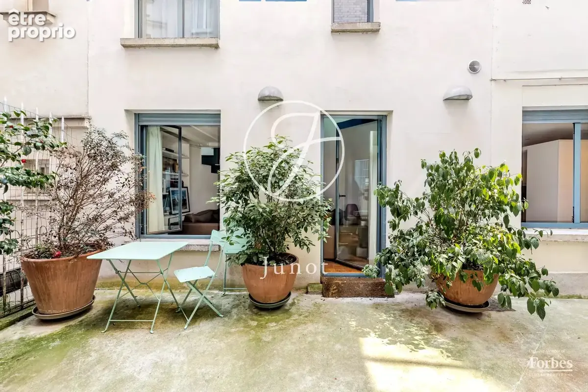 Paris 18e - MONTMARTRE - ABBESSES/LEPIC - Appartement comme une maison - 72,78m² au sol (64,55m² Carrez) - photo 2