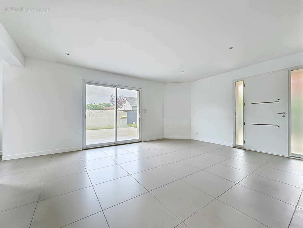 Maison de 160 m2 - FENAY/DOMOIS - photo 3