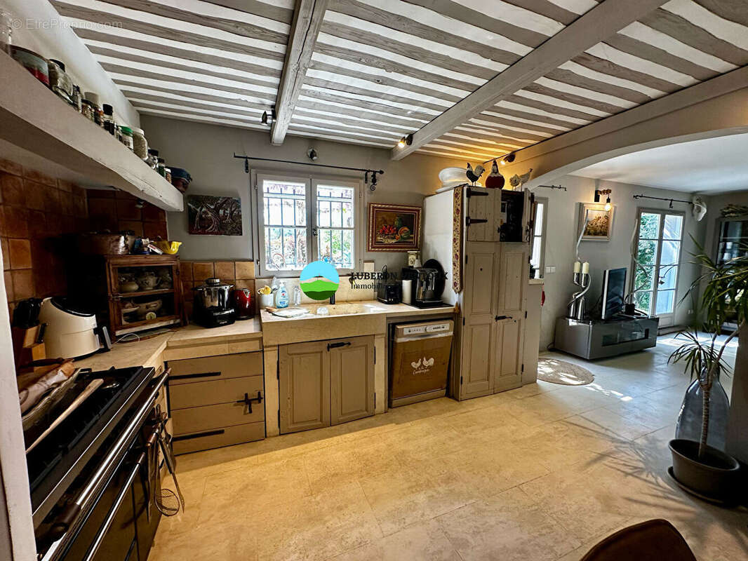 Maison à PERNES-LES-FONTAINES