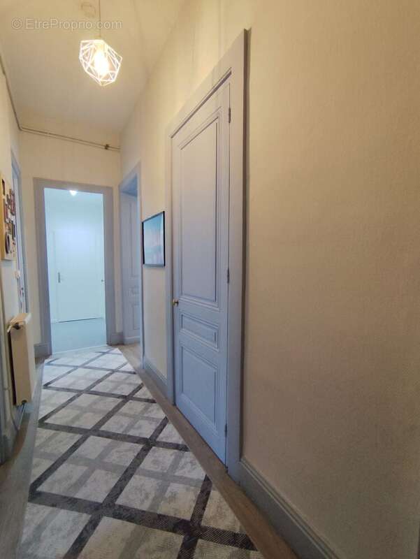 Appartement à LE CHAMBON-FEUGEROLLES