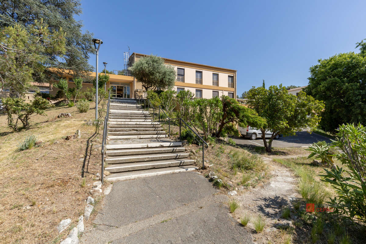 Site médico-social et pédagogique de 3 900 m2 sur 4 hectares au coeur des Alpilles - photo 7