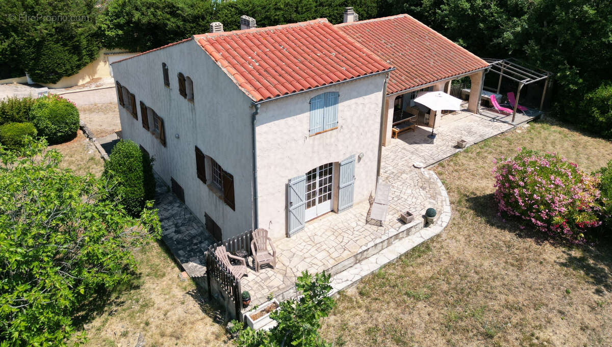 Maison à BAGNOLS-EN-FORET