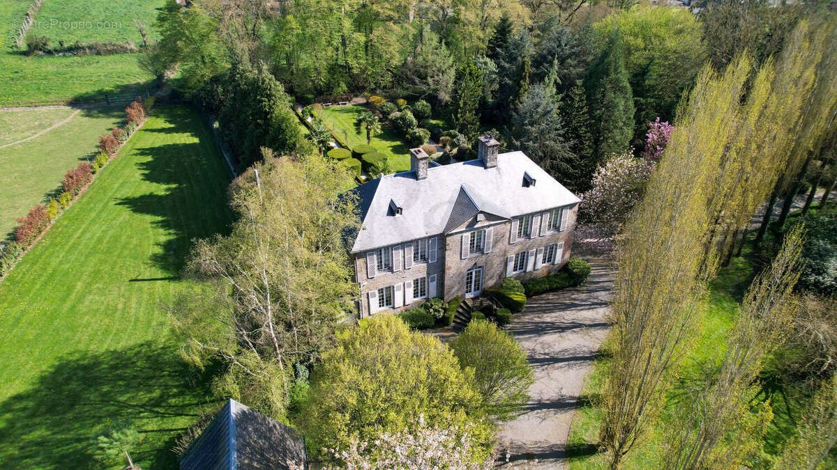 Maison à SAINT-PIERRE-DU-REGARD