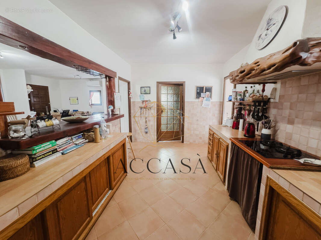 Propriété avec dépendance sur grand terrain constructible à 5 min de la plage de Bonifacio - photo 17