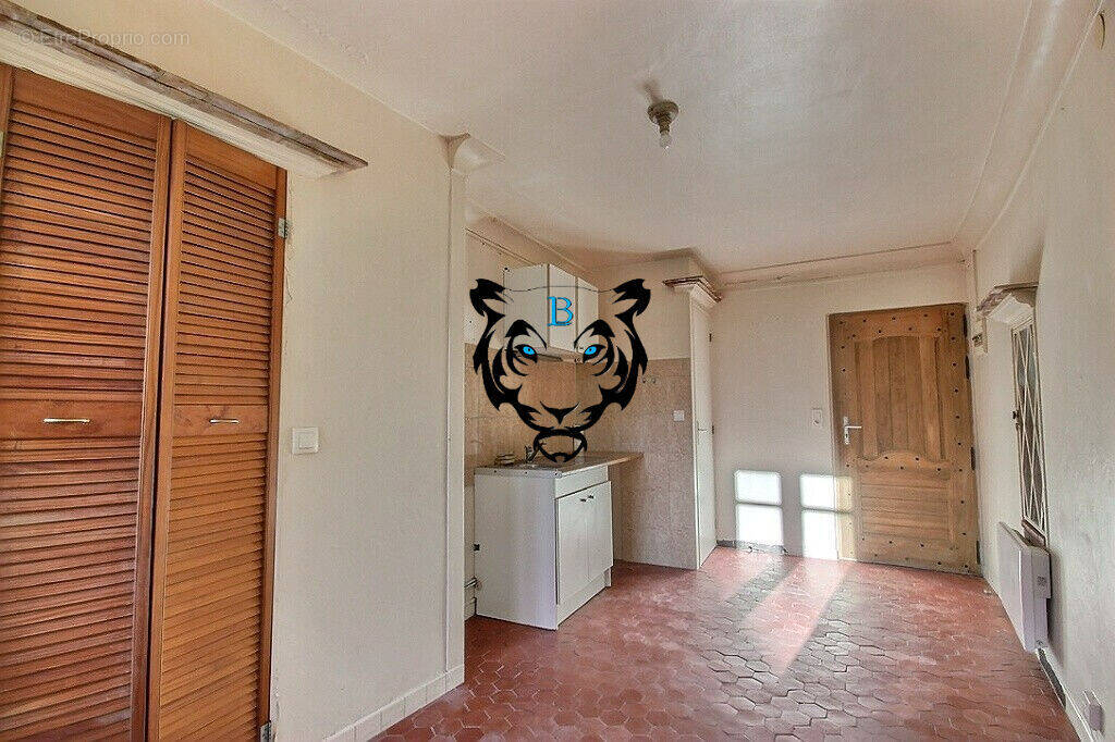 Appartement à ROQUEBRUNE-SUR-ARGENS