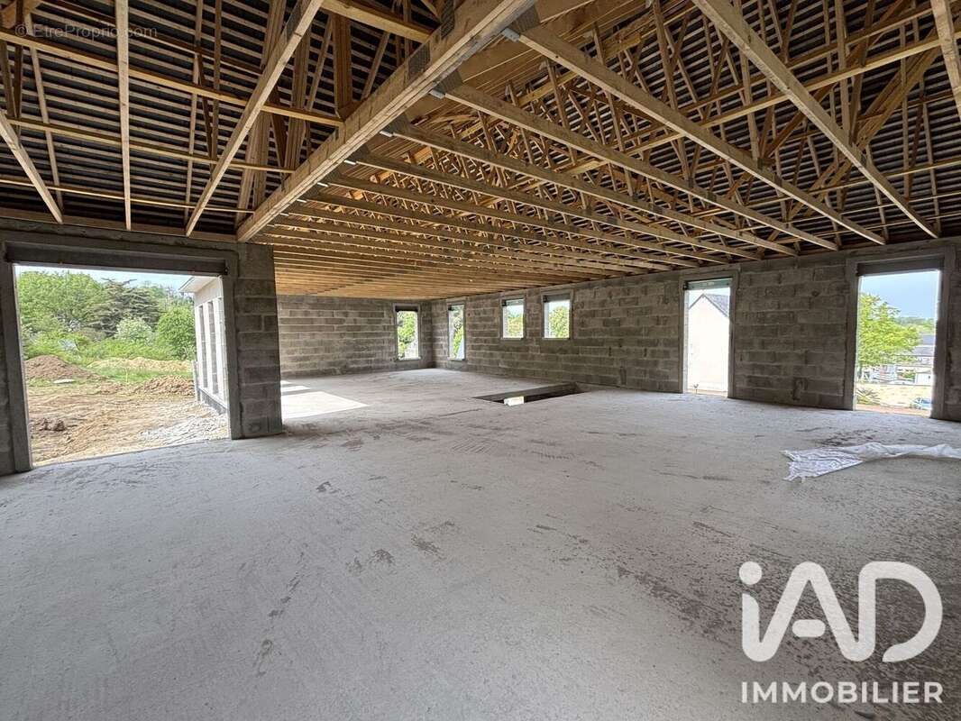 Maison 220 m² à Saint-Sulpice  - photo 5