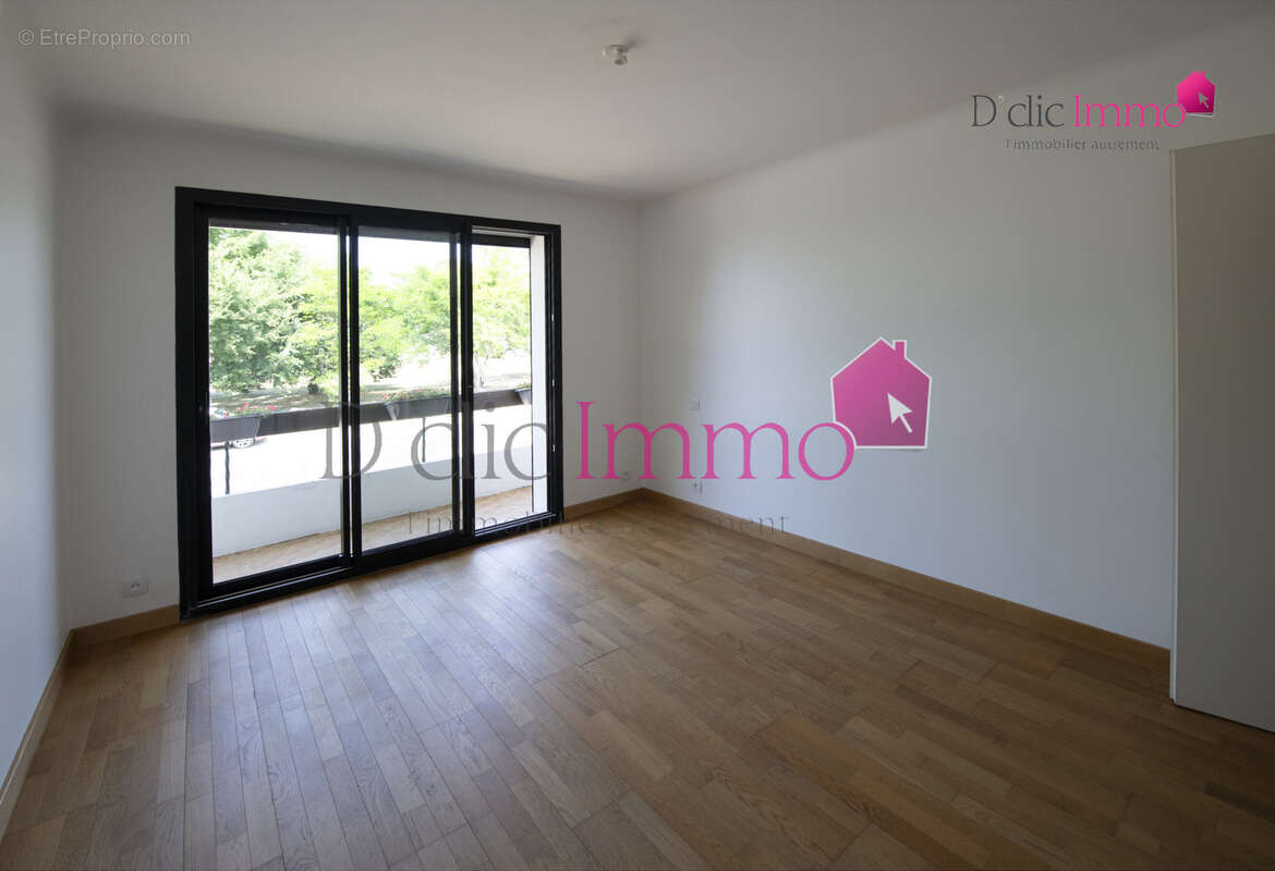 SOULLANS -Maison familiale de 160m2 habitable - 6 chambres - terrain de 1584m2 - centre ville - photo 8
