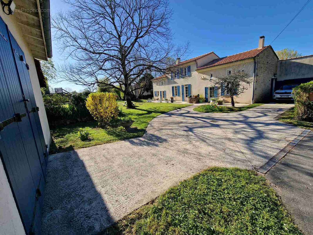 Maison à SAINT-CIERS-SUR-GIRONDE