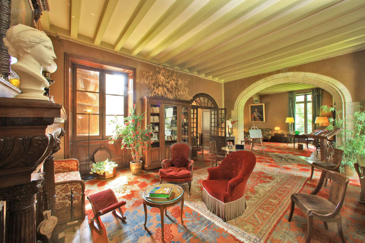 Maison à CHAMPAGNAC-DE-BELAIR