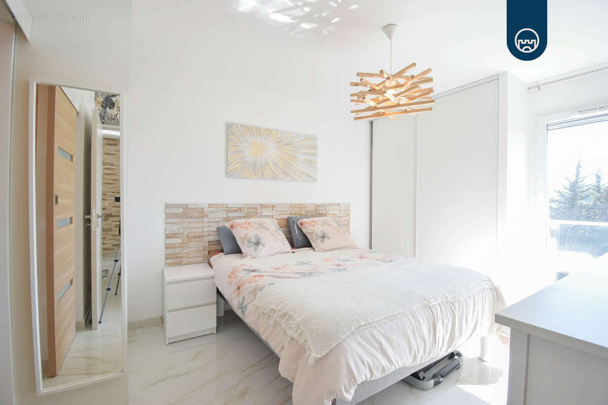 Appartement à SAINT-LAURENT-DU-VAR
