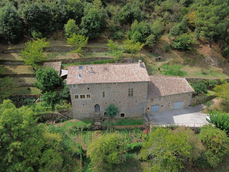 Maison à SAINT-SAUVEUR-DE-MONTAGUT