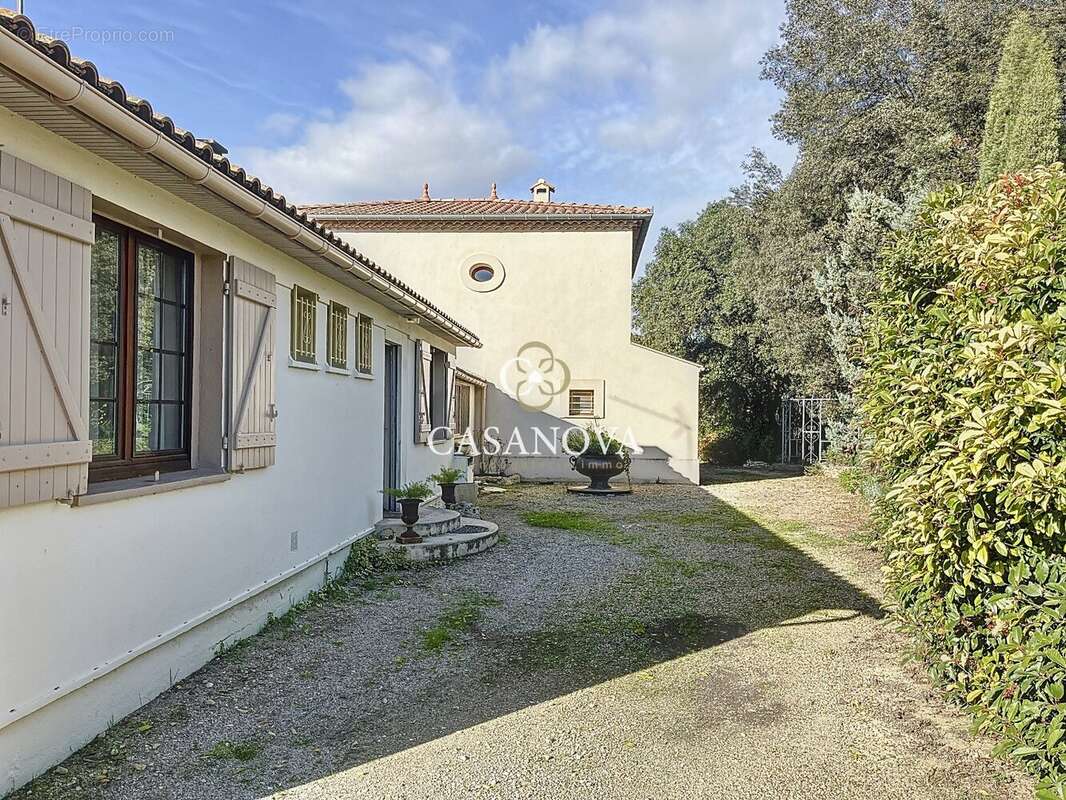 Maison de 230 m² sur joli jardin de 1700m² - photo 18