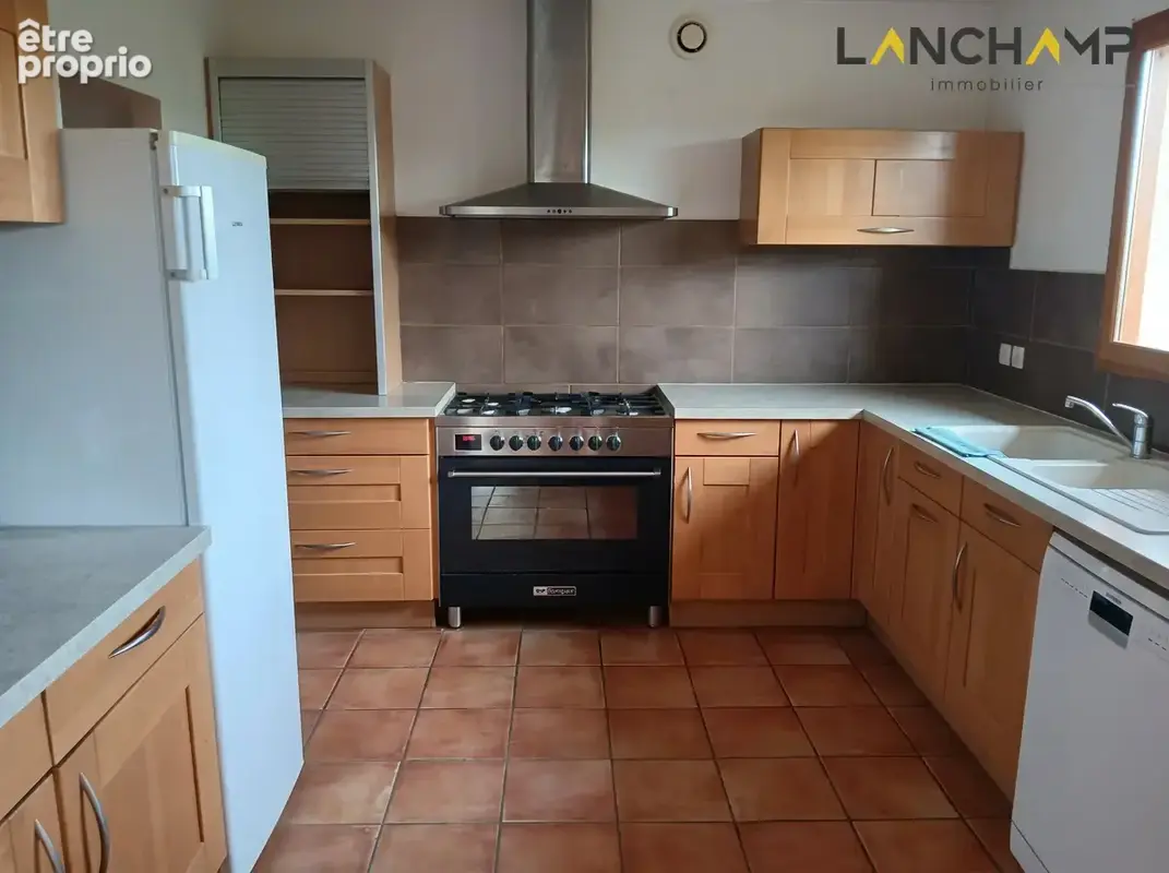 Spacieuse maison dans un cadre verdoyant - photo 8