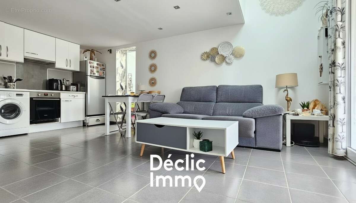 Maison à VIC-LA-GARDIOLE