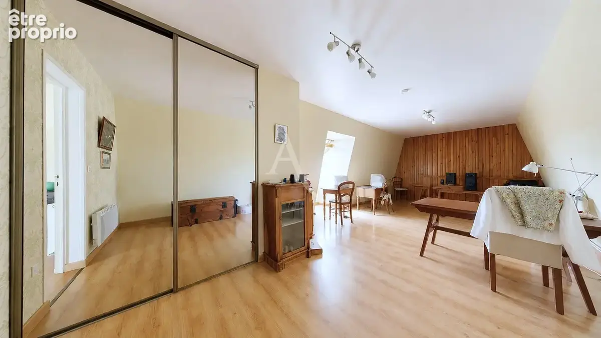 Maison avec confort de plain pied et plus de 1.2 hectares de terrain dont un bois - photo 11