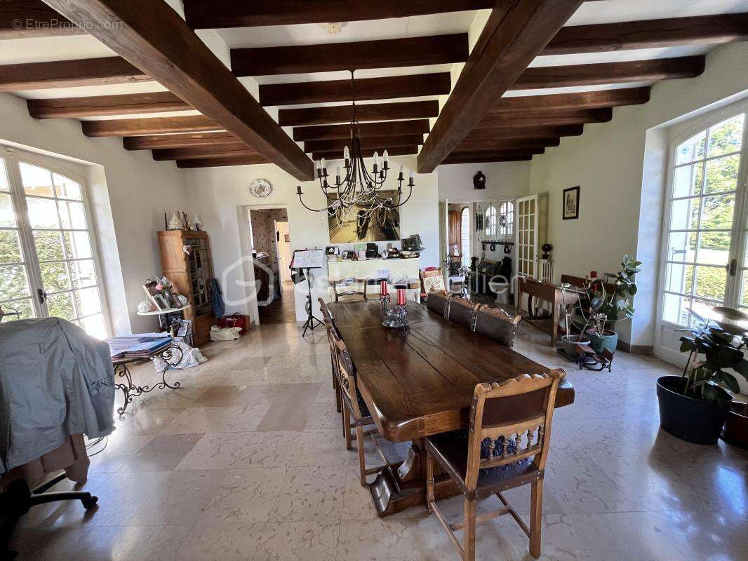 Maison à SAINT-MARTIN-DES-CHAMPS