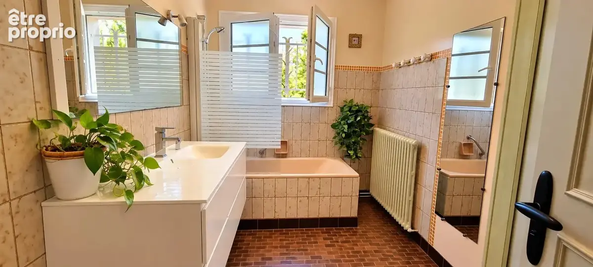 MAISON EN PIERRES XIX ème AVEC dépendance et piscine sur 2600 m² . - photo 17