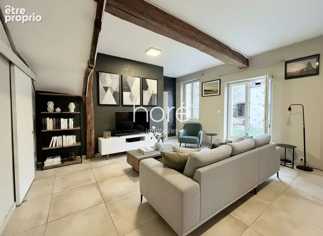Maison 255 m² à La Celle-Saint-Cyr  - photo 6