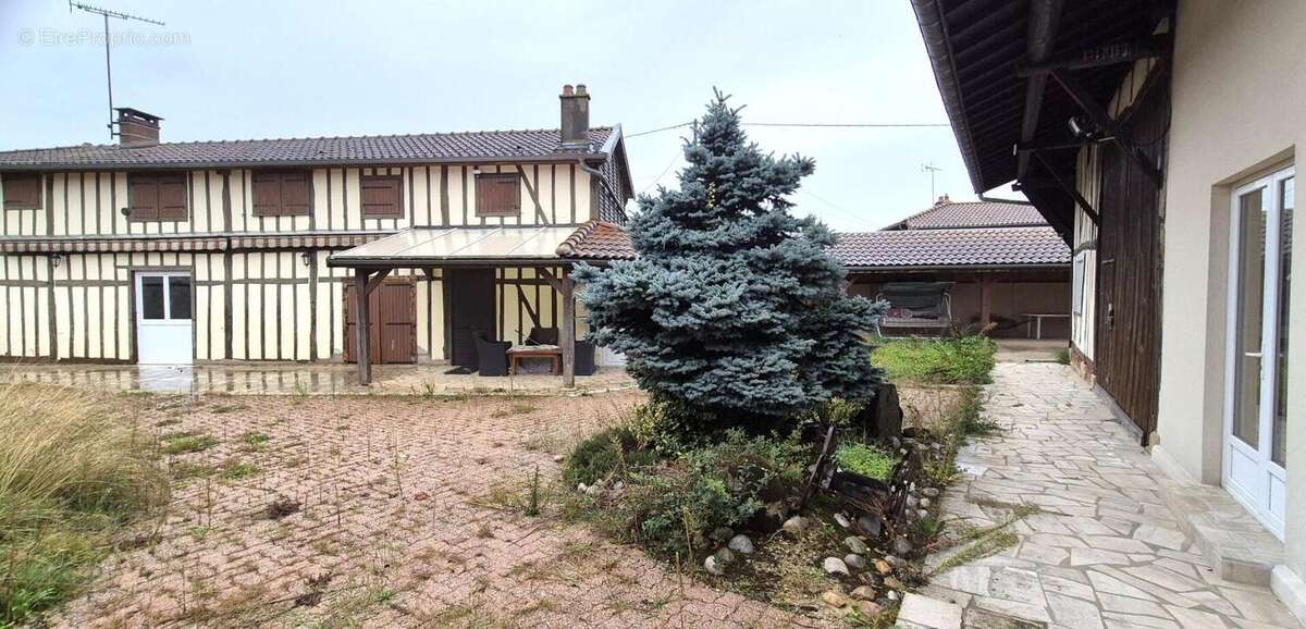 Maison à GIFFAUMONT-CHAMPAUBERT