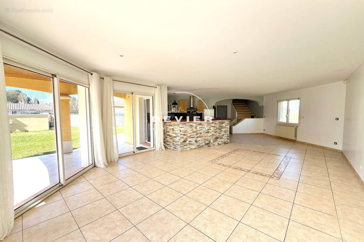 Maison à SUSSARGUES