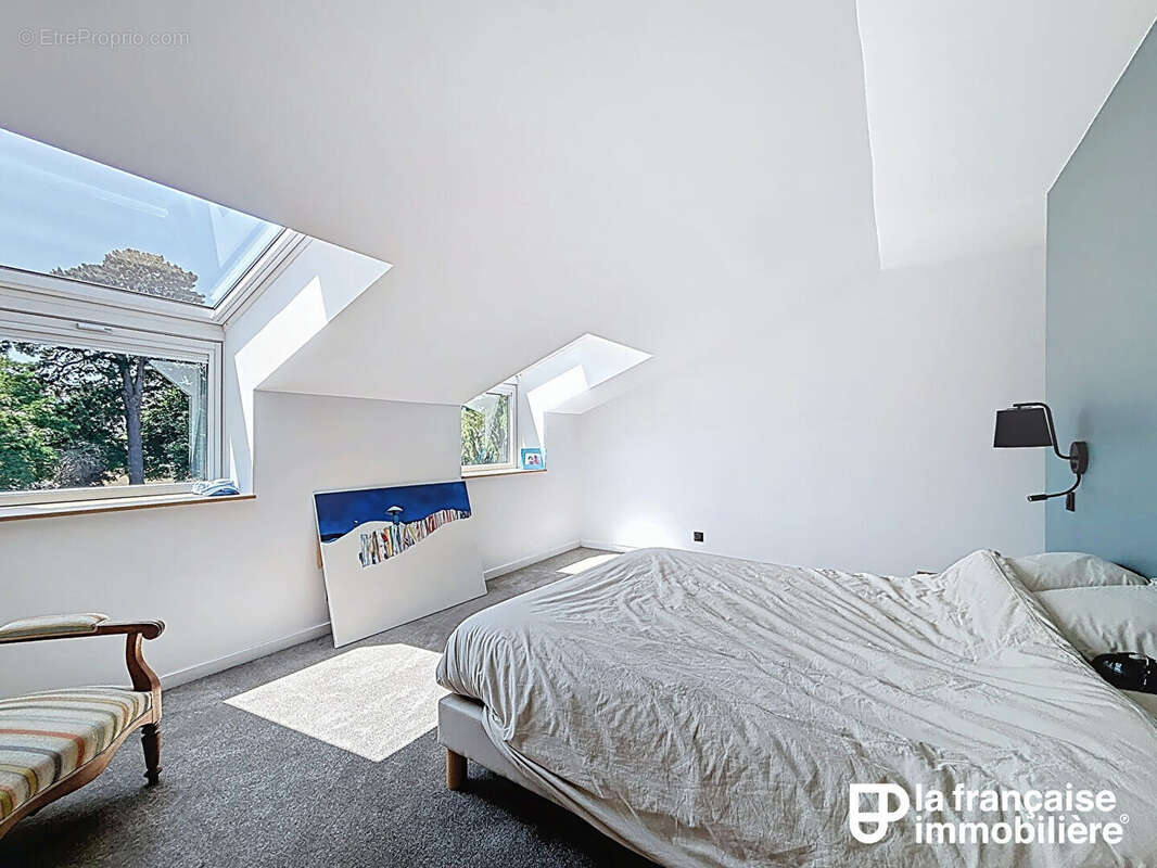 ANTRAIN - FAC DE DROIT - Maison avec 5 chambres, jardin, piscine, garage. - photo 5