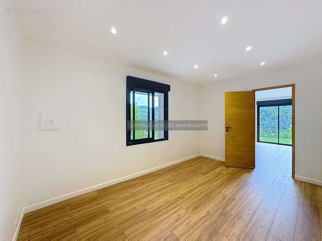 Maison à LES ADRETS-DE-L'ESTEREL