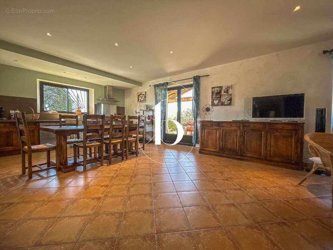 Maison 106 m² à Orgnac-L'aven  - photo 10