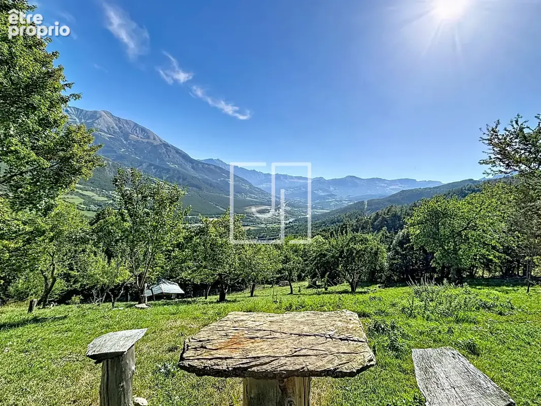 Ancien corps de ferme rénové avec dépendances et 3 400 m2 de terrain - photo 19