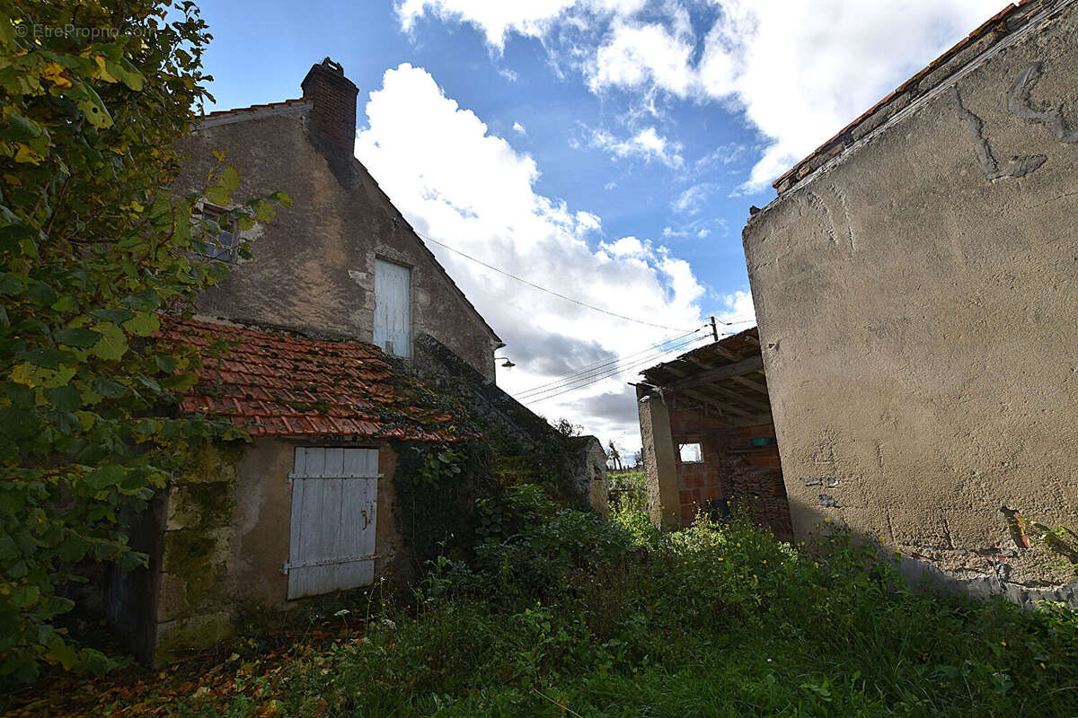 Longère à rénover avec fort potentiel : - photo 16