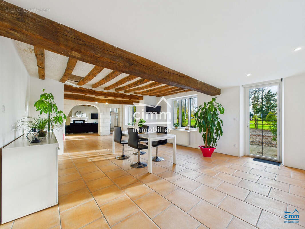 Maison à LONGUE-JUMELLES