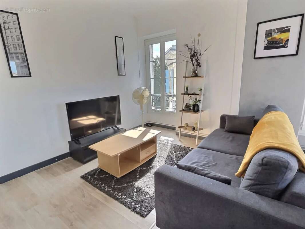 IMMEUBLE avec 3 appartements, une terrasse et un grand garag - photo 2