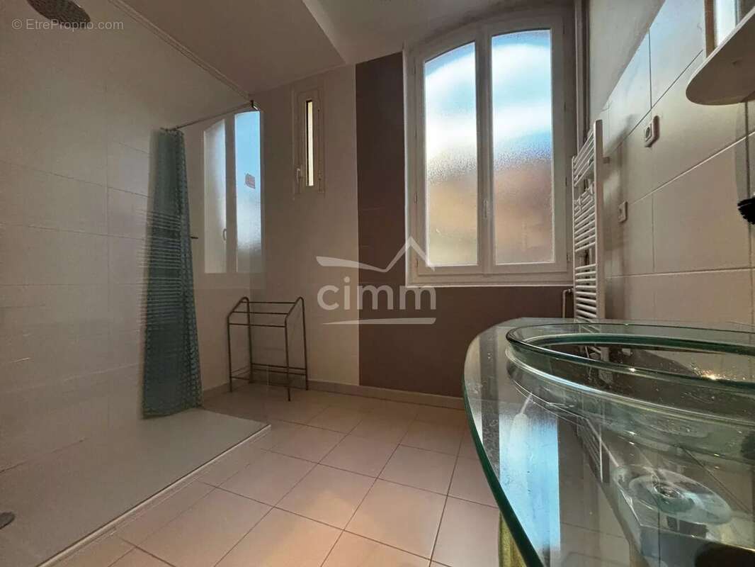 Appartement à LARAGNE-MONTEGLIN