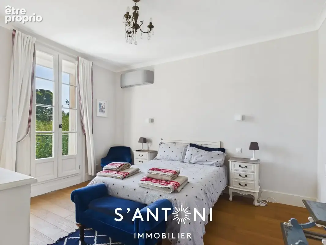 Abeilhan  maison de maître en pierres  plus de 200 m²  piscine  garage de 160 m² - photo 12