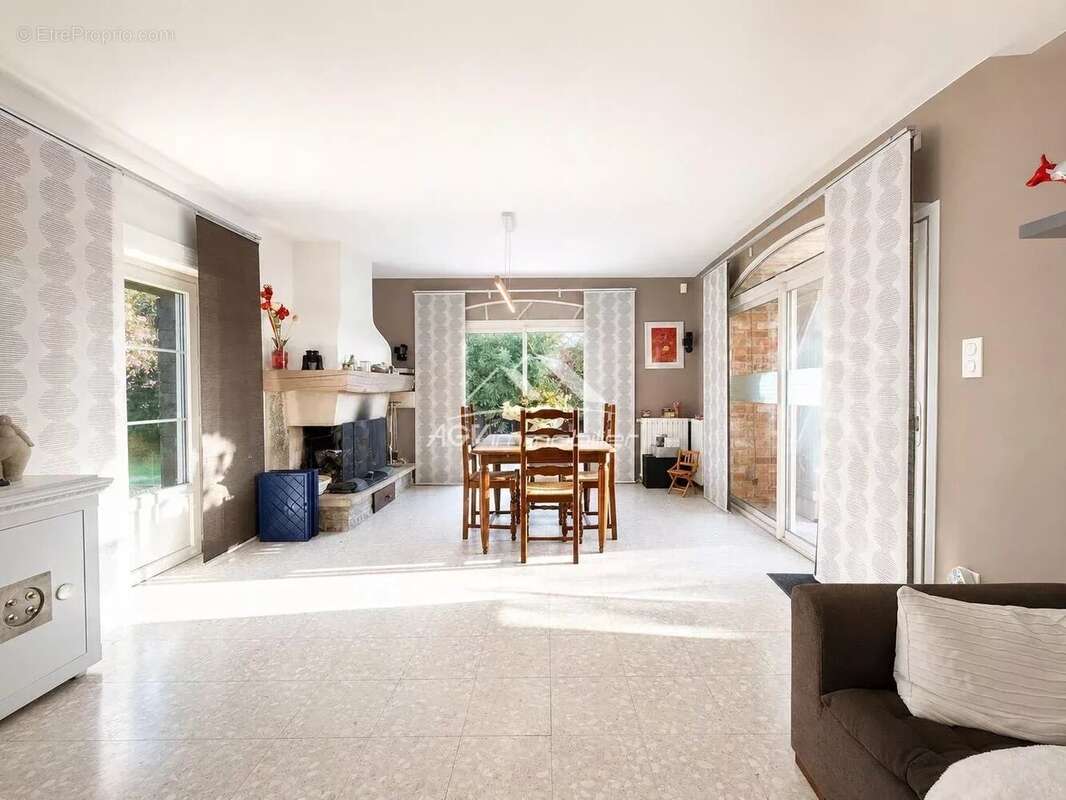 Mas de 220 m² – 6 chambres – Terrain de 1 722 m² – Piscine chauffée - photo 6