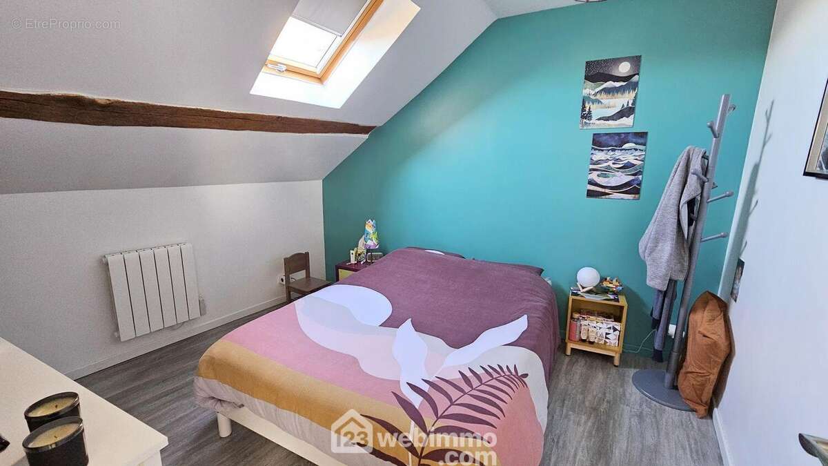 Une chambre toute parquetée. - Appartement à PUISEAUX