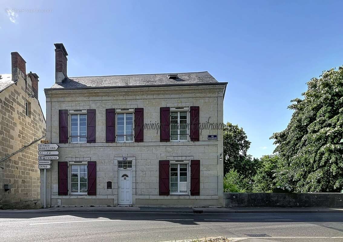 LA CHARTRE SUR LE LOIR (72)-Vue imprenable sur le Loir – Maison familiale rénovée avec jardin d'exception à 500 m du centre-vill - photo 2