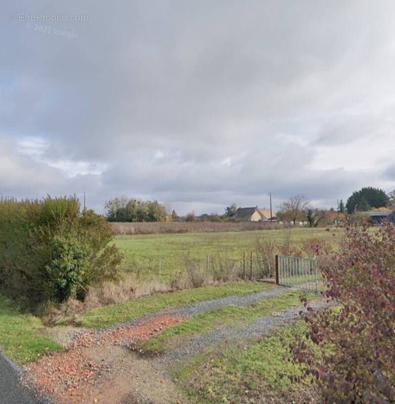 Terrain à MANTHELAN