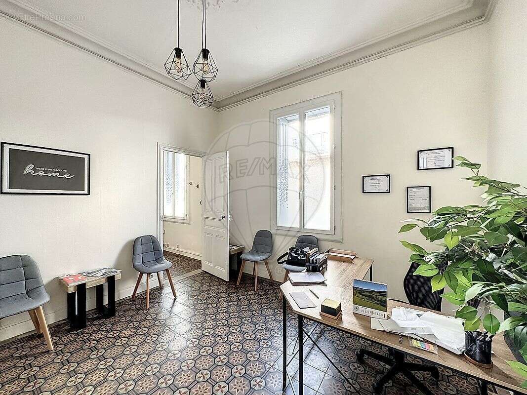 Autre à NIMES