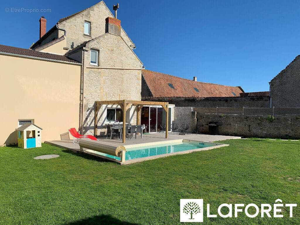 Maison à COLLEVILLE-MONTGOMERY